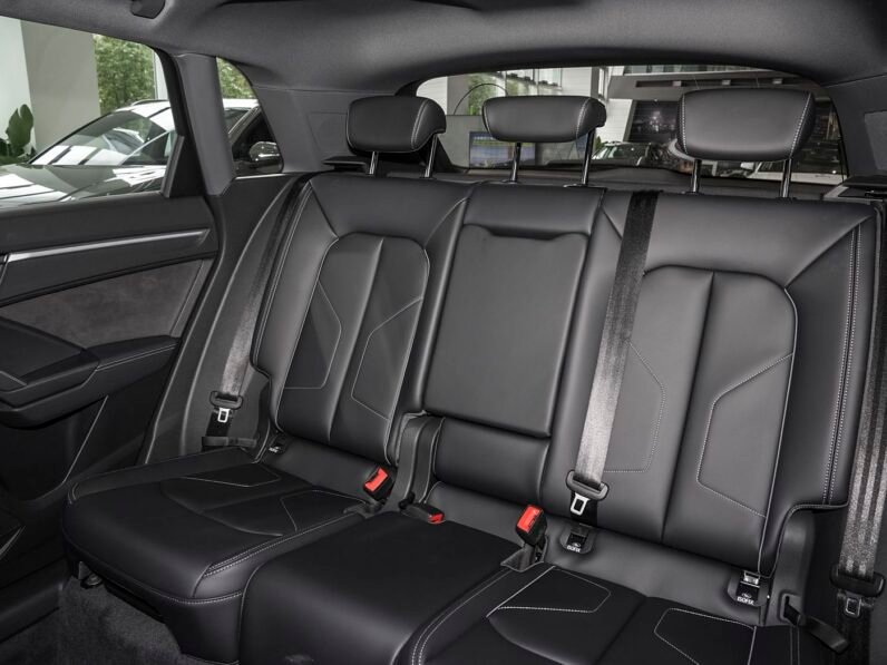 
								2024 Audi Q3 S-Line Fashion & Dynamic full									