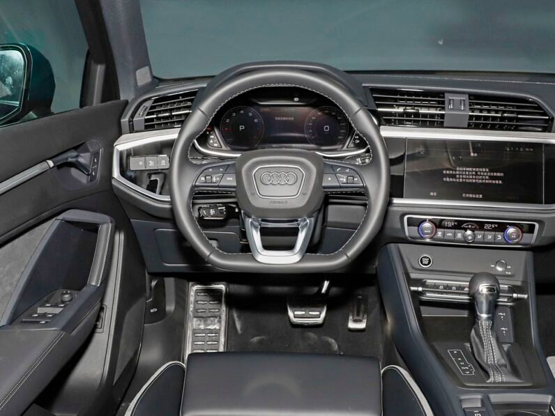 
								2024 Audi Q3 S-Line Fashion & Dynamic full									