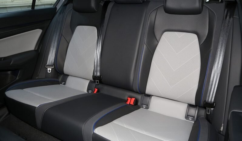 
								2025 Volkswagen Golf 8.5 300 TSI R-Line full									