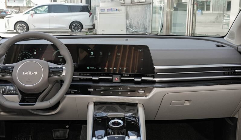
								Kia Sportage Deluxe Edition 2025 full									