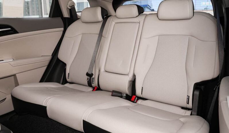 
								Kia Sportage Deluxe Edition 2025 full									