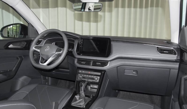 
								Volkswagen Tharu XR 2025 full									