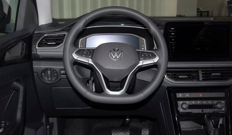 
								Volkswagen Tharu XR 2025 full									