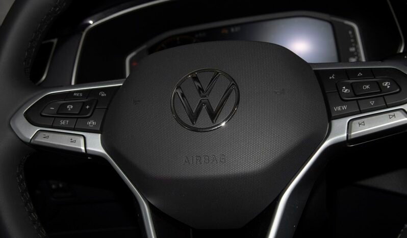 
								Volkswagen Tharu XR 2025 full									
