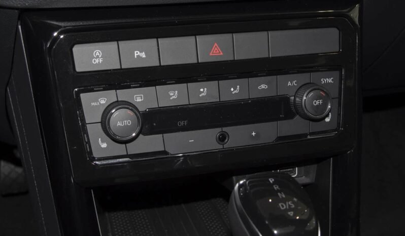 
								Volkswagen Tharu XR 2025 full									