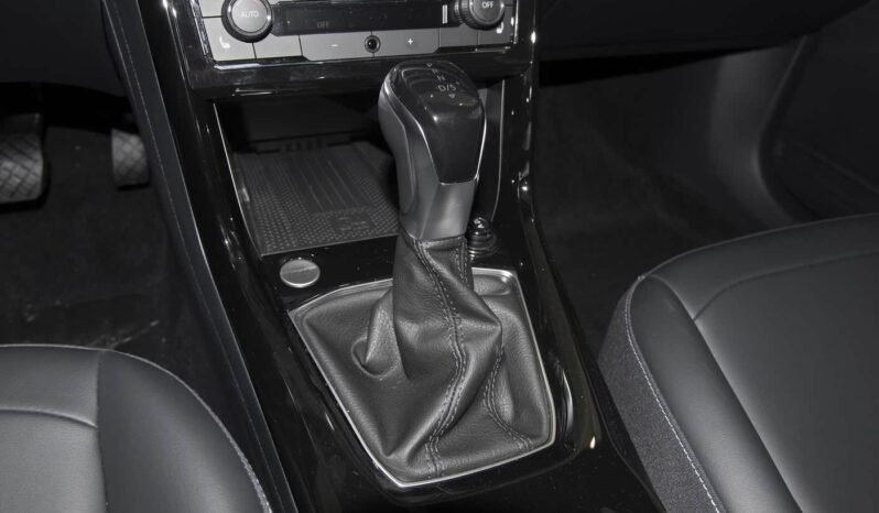 
								Volkswagen Tharu XR 2025 full									